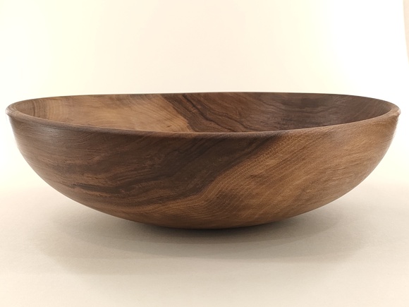 Wyjątkowa misa z jednego kawałka orzecha włoskiego