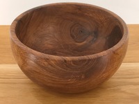 Misa z orzecha włoskiego elegancka i dekoracyjna