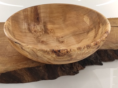 Duża misa z klonu z czeczotą