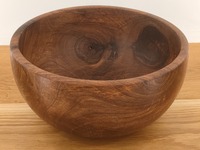 Misa z orzecha włoskiego elegancka i dekoracyjna