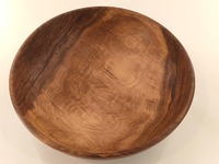 Wyjątkowa misa z jednego kawałka orzecha włoskiego