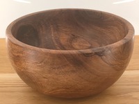 Misa z orzecha włoskiego elegancka i dekoracyjna