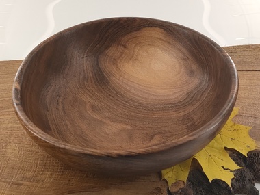 Misa drewniana z jednego kawałka orzecha włoskiego